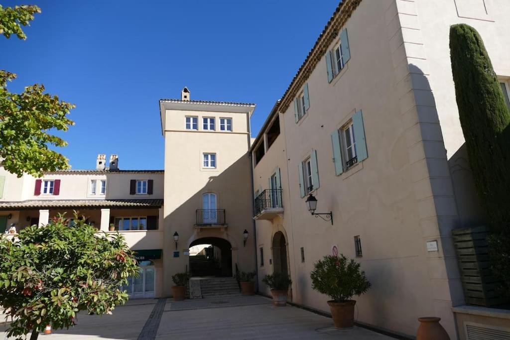 Clim & Piscine Sur Golf Apartment *